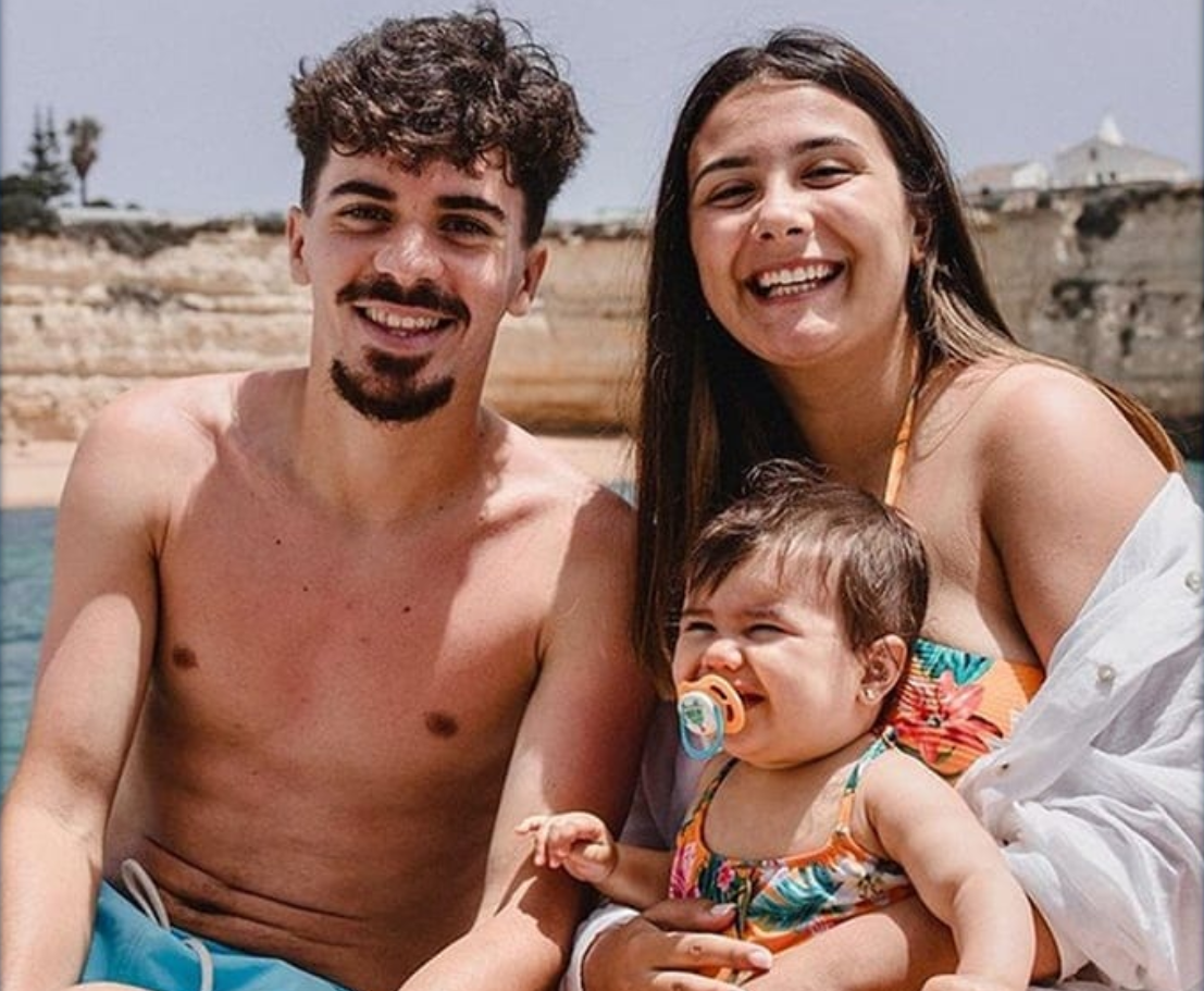 Vitor Machado Ferreira com a namorada Tatiana Rendeiro Torres de férias e a filha Mafalda