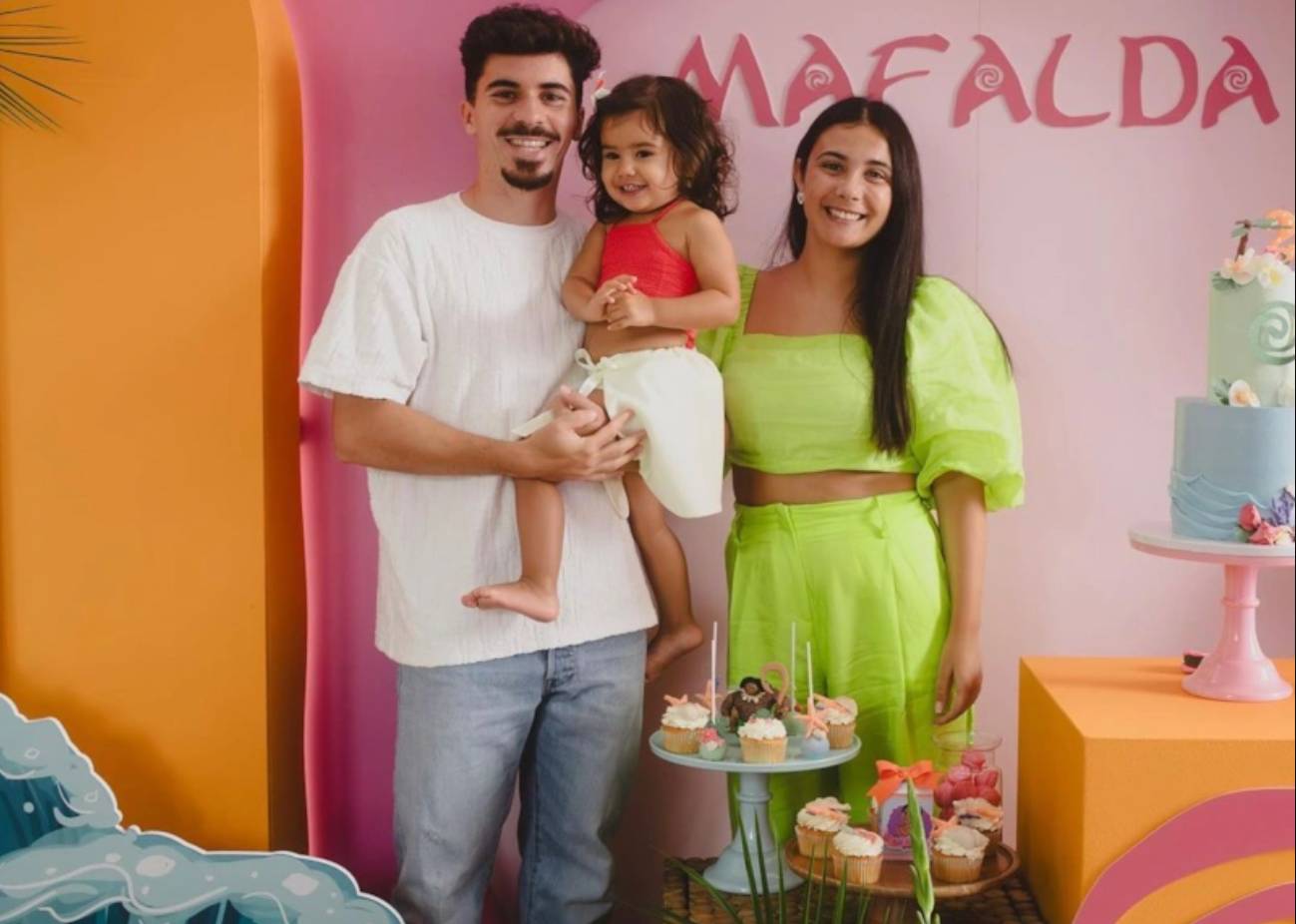 Vitor Machado Ferreira com a namorada Tatiana Rendeiro Torres e a filha Mafalda