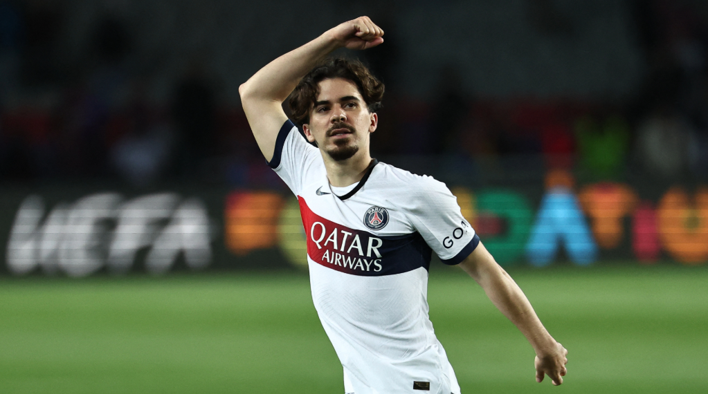 PSG - Barcelona - 21. Vitinha coloca os donos da casa na frente na partida da Liga dos Campeões