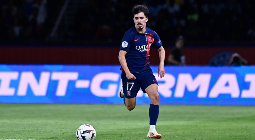 PSG vence Lens com vantagem numérica em jogo da Ligue 1